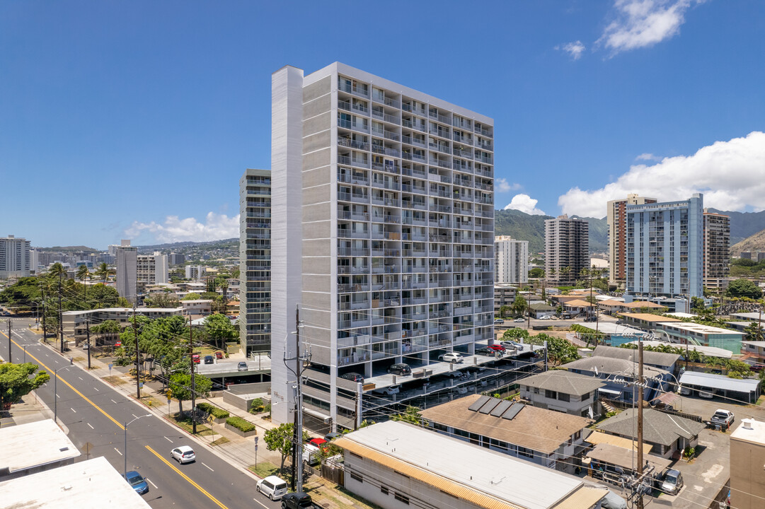 Plaza at Century Court in Honolulu, HI - Building Photo