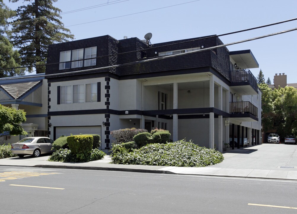 644 Cedar St in San Carlos, CA - Foto de edificio