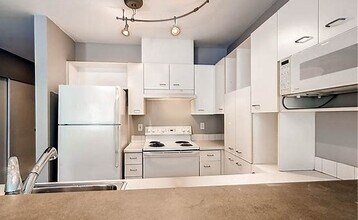 2440 Western Ave, Unit 615 in Seattle, WA - Building Photo - Building Photo