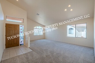 11174 N Sand Pointe Dr in Oro Valley, AZ - Building Photo - Building Photo