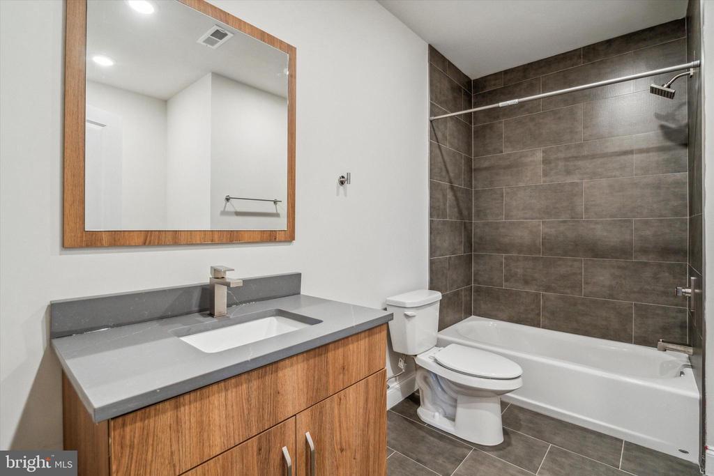 2157 E Lehigh Ave in Philadelphia, PA - Building Photo