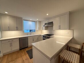 8611 Burton Way, Unit 15 in Los Angeles, CA - Foto de edificio - Building Photo