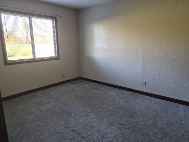 2140 Edgewood Rd NW in Cedar Rapids, IA - Building Photo - Building Photo