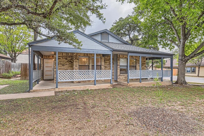 Room in Condo on Beauregard Cir in Austin, TX - Building Photo - Building Photo