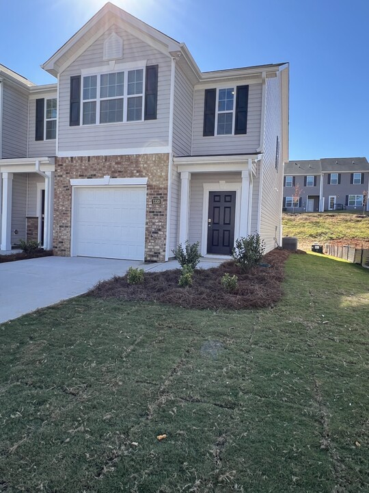 1330 Amberview Ln in Kernersville, NC - Building Photo