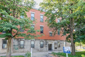 2030 Saint-Antoine Rue O in Montréal, QC - Building Photo - Building Photo