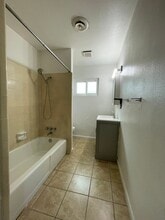 404 Lime Ave in Los Banos, CA - Building Photo - Building Photo