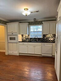 2504 Pine Tree Dr photo'