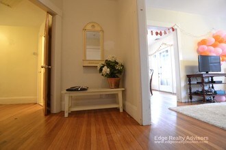 209 Chestnut Hill Ave, Unit 3 in Boston, MA - Foto de edificio - Building Photo