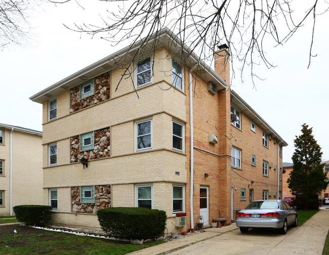 8421 W Bryn Mawr Ave in Chicago, IL - Building Photo - Building Photo