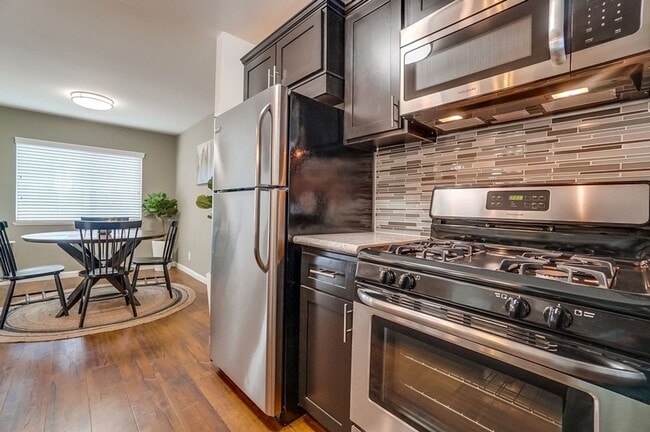 821 N. Austin Ave in Inglewood, CA - Building Photo - Building Photo