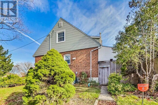 1 Milne Ave in Toronto, ON - Building Photo - Building Photo