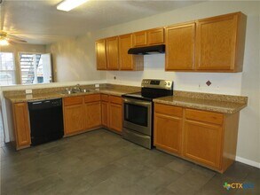 1602 Dugger Cir in Killeen, TX - Foto de edificio - Building Photo