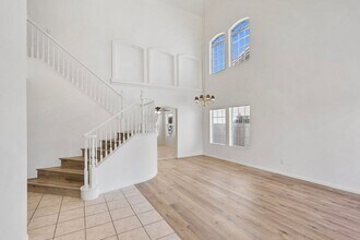 2742 Chokecherry Ave in Henderson, NV - Building Photo - Building Photo