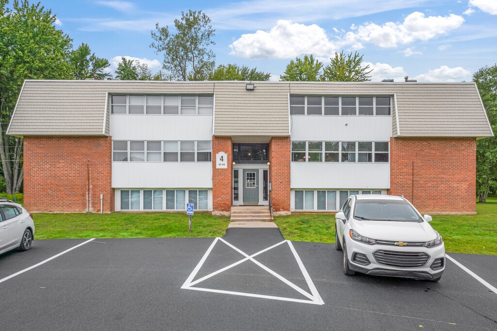 Candlewood Gardens Apartments in Baldwinsville, NY