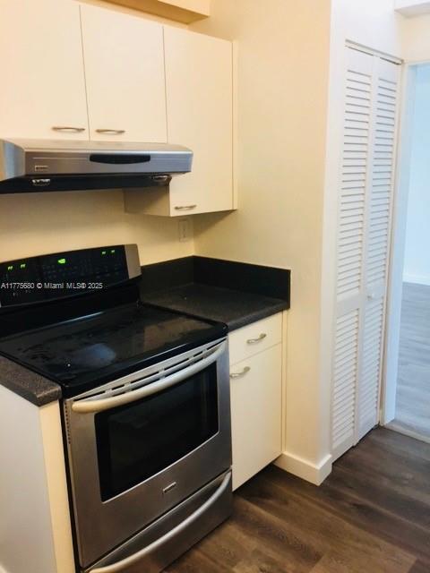 8335 SW 72nd Ave, Unit 315D in Miami, FL - Building Photo