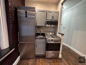 East 13th Street, Unit 02D in New York, NY - Foto de edificio - Building Photo