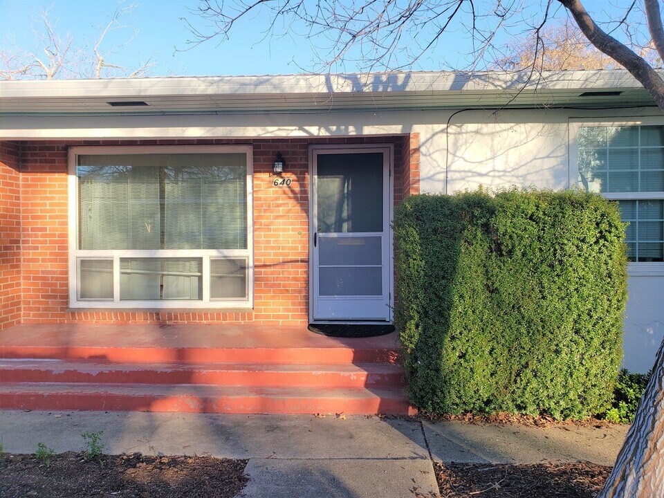 640 Locust St-Unit -640 Locust St in Redding, CA - Building Photo