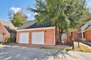 7665 Ameswood Rd in Houston, TX - Building Photo