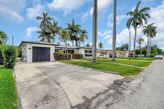1319 Buchanan St in Hollywood, FL - Building Photo - Building Photo