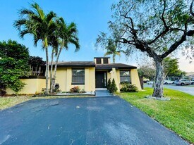 12736 SW 66th St in Miami, FL - Building Photo