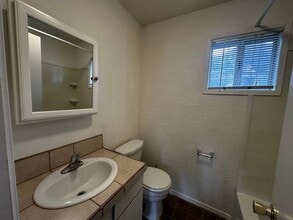 115 SE Mosher Ave in Roseburg, OR - Building Photo - Building Photo