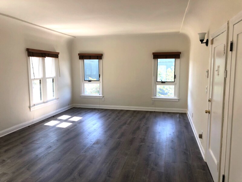 7007 Willoughby Ave in Los Angeles, CA - Building Photo