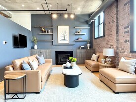 817 W Washington Blvd in Chicago, IL - Building Photo