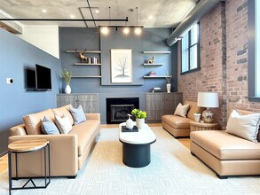 817 W Washington Blvd in Chicago, IL - Building Photo - Building Photo