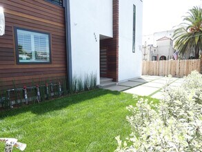 5346 Lexington Ave in Los Angeles, CA - Building Photo - Building Photo