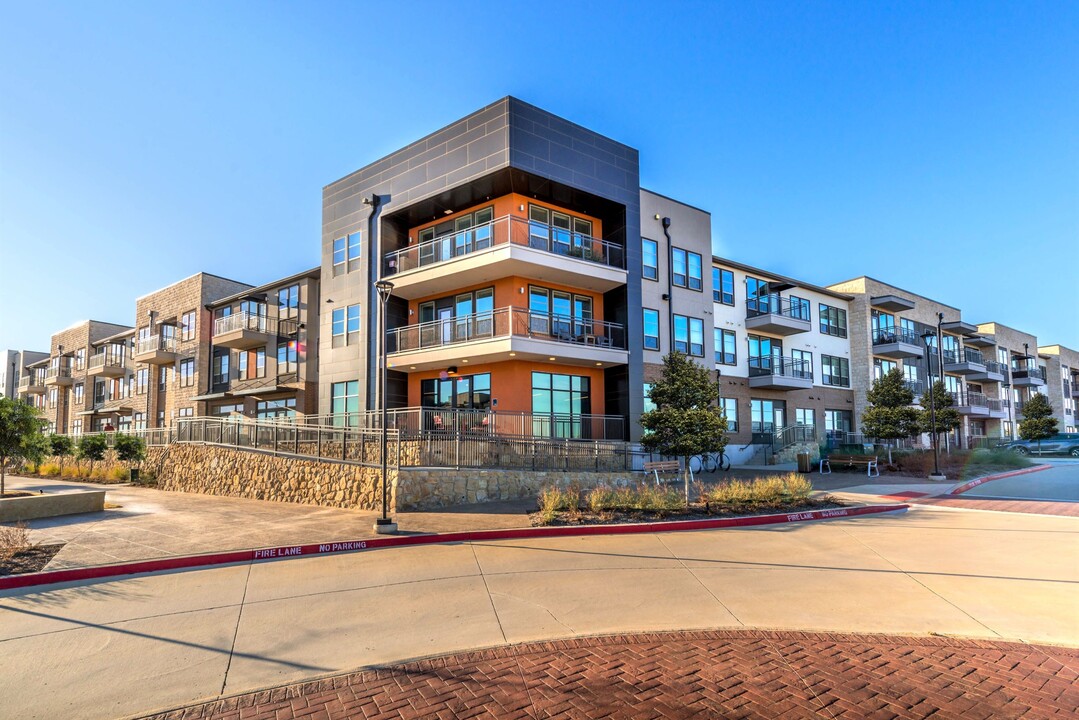 301 Flower Mound in Flower Mound, TX - Building Photo