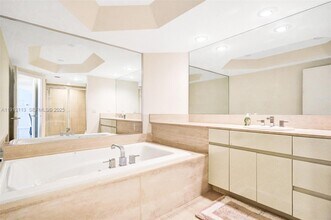 3000 Island Blvd in Aventura, FL - Building Photo - Building Photo