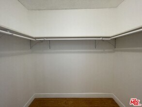 5700 Etiwanda Ave in Los Angeles, CA - Building Photo - Building Photo