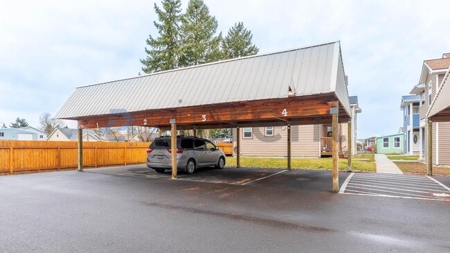 7125 N Crestline St in Spokane, WA - Building Photo - Building Photo