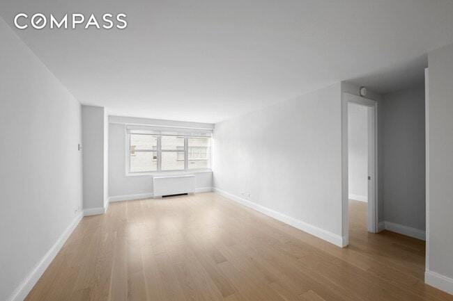155 W 68th St in New York, NY - Building Photo - Building Photo