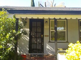 1211 Laburnum Ave in Chico, CA - Building Photo