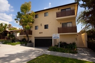 604 E Orange Grove Ave in Burbank, CA - Foto de edificio - Building Photo