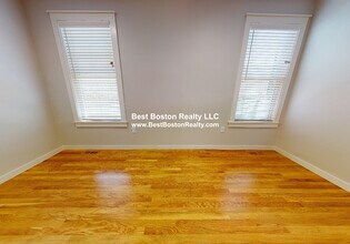 568 Green St, Unit 1 in Cambridge, MA - Building Photo - Building Photo