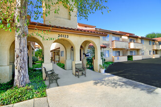 Las Flores Apartments in Santa Clarita, CA - Building Photo - Building Photo