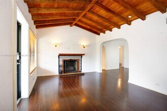 1027 SW 22nd St in Miami, FL - Building Photo - Building Photo