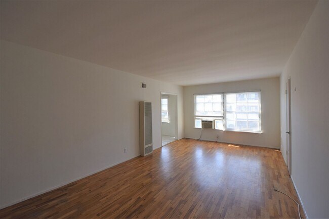 5220 Radford Ave in Los Angeles, CA - Building Photo - Building Photo