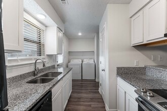 Reserve on Central Townhomes in Bentonville, AR - Building Photo - Building Photo