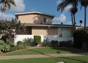 10942 Crenshaw Blvd in Inglewood, CA - Foto de edificio - Building Photo