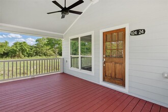 924 24th St in Hempstead, TX - Foto de edificio - Building Photo