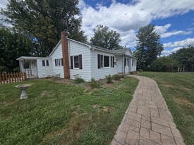 69 Bellview Rd in Harrisonburg, VA - Building Photo