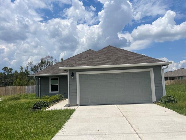 690 Rd 51021 in Cleveland, TX - Building Photo - Building Photo