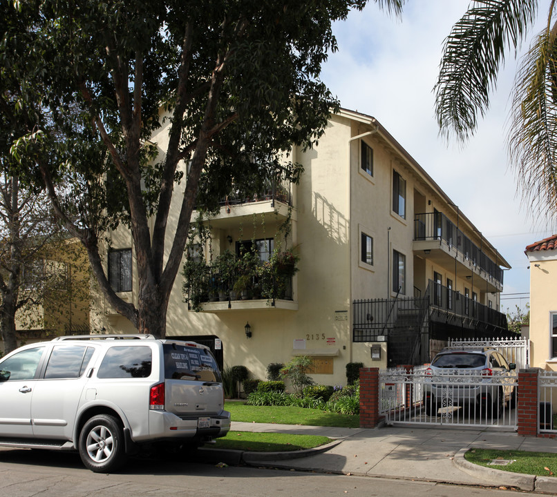 2135 Cedar Ave in Long Beach, CA - Building Photo