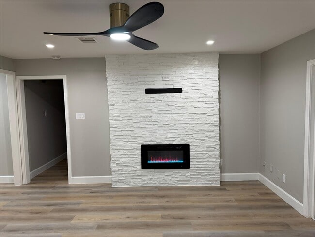 6015 W Airport Blvd in Houston, TX - Building Photo - Building Photo