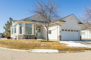 The Villas Pf Rocky Ridge in Calgary, AB - Building Photo