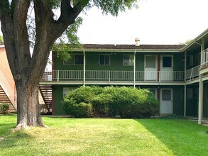 GRACE LANDINGS APARTMENTS in Littleton, CO - Foto de edificio - Building Photo